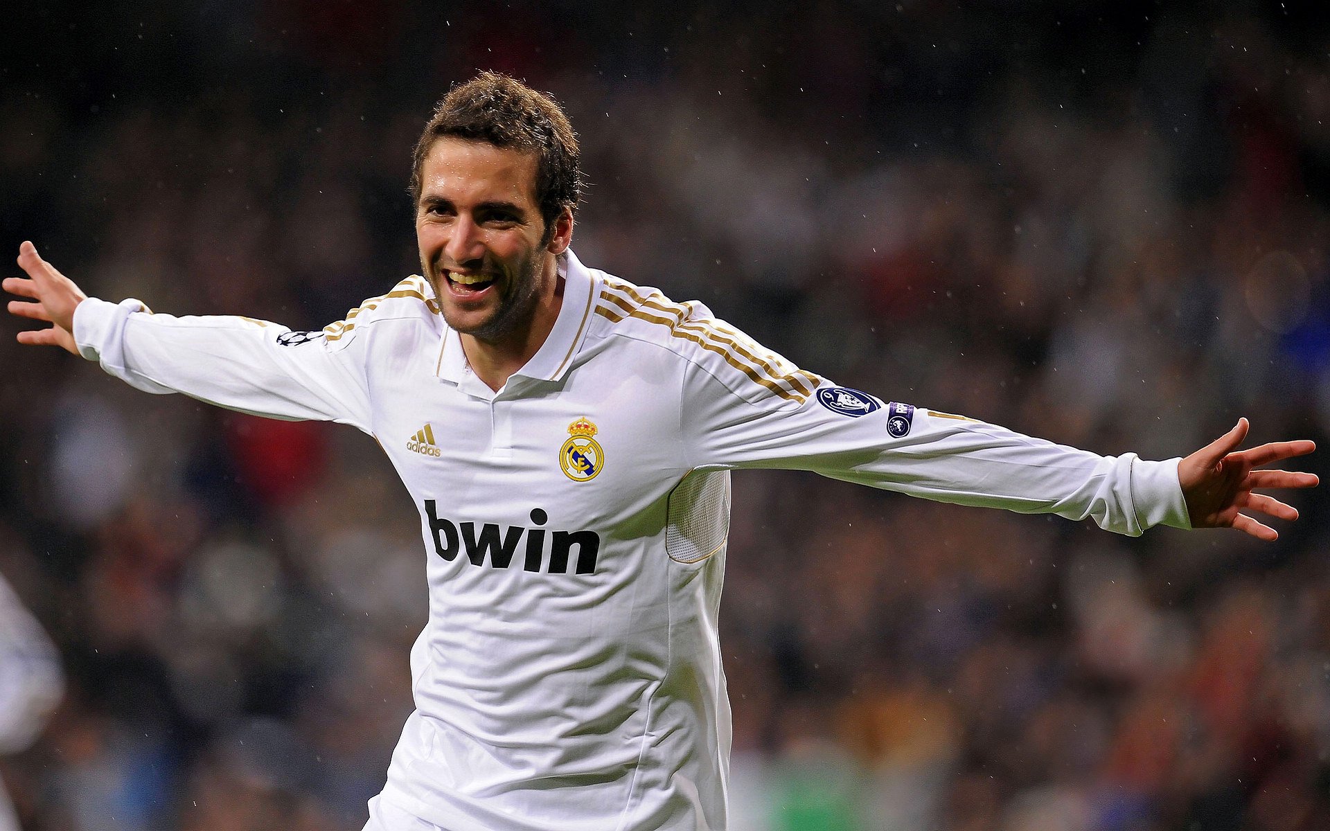 瑞士队中场罗德里格斯在巴黎奥运会上展现出强大的组织能力，罗德里格斯 委内瑞拉